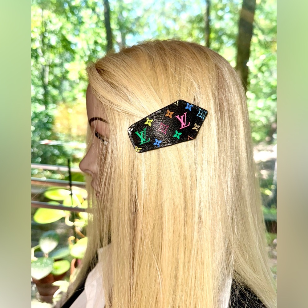 💗 White or Black Multicolor Murakami snap Hair clip One piece ‼️ - Picture 7 of 16